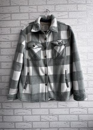 Жіноча куртка сорочка в клітинку
