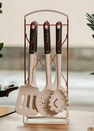 Набор кухонных принадлежностей на подставке 6 штук кухонные аксессуары бежевый с черной ручкой yrur4