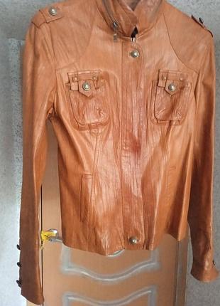 Шкіряна руда куртка, в гарному стані, на наш 48р