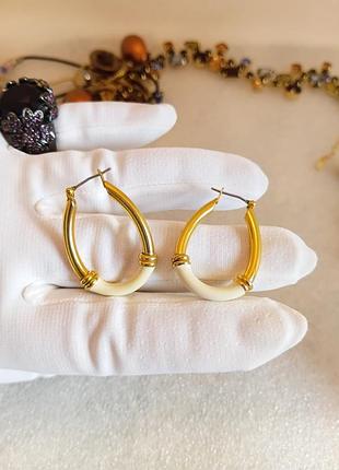 Серьги калачи кольца, похожие на trifari, avon, американский винтаж 80х, молочная эмаль