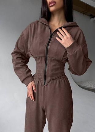 Жіночий спортивний костюм двійка кофта з імітацією корсета на блискавці з капюшоном і джогери замш на дайвінгу шоколад