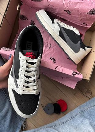 Jordan 1 low x travis scott grey fog 5