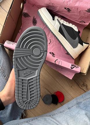 Jordan 1 low x travis scott grey fog 7