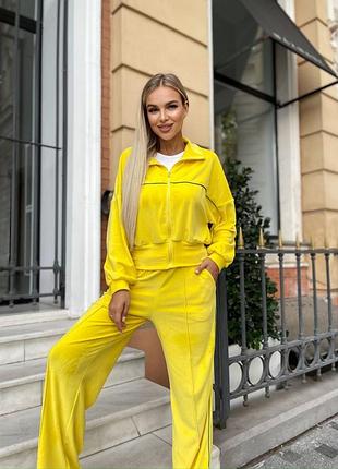 Велюровый спортивный костюм с кантом с кофтой на молнии с капюшоном с брюками палаццо с разрезами