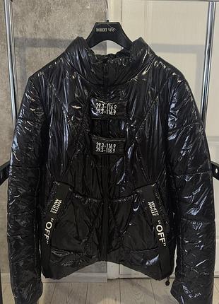 Куртка лакова чорного кольору