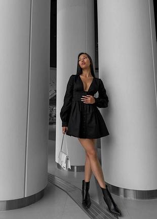 Сукня з котону з ефектним декольте та підкладом з фатину.