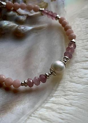 Ніжний дитячий браслет з рожевого опалу, рожевого кварцу і перлини
