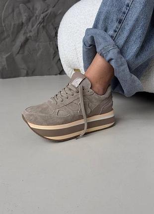 Кросівки на високій підошві