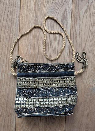 Мини сумочка вышита бисером и пайетками