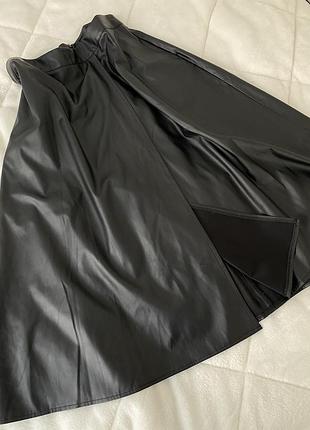 Спідниця з еко-шкіри, розмір xl, в ідеальному стані, довжина міді