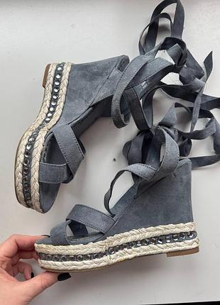 Босоножки на платформе