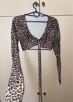 Лонгслів кроп топ з рукавом на запах на зав’язках гладкий по фігурі дайвінг еластік леопардовий тренд na-kd
