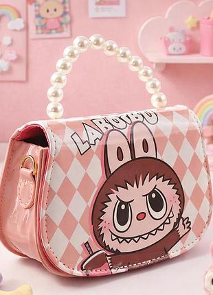 Дитяча сумочка "лабубу" на 1 відділення з ручкою та довгим ремінцем на магнітному замку, 16х11х6см