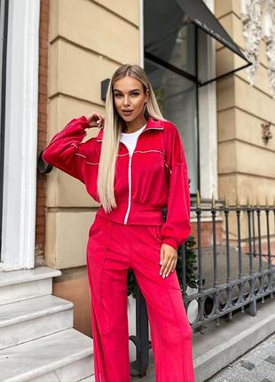 Красный женский велюровый костюм прямые брюки с разрезом