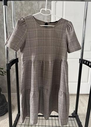Сукня в клітинку