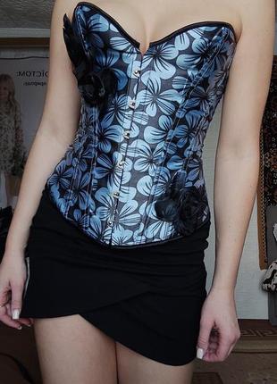 Жіночий корсет на зав'язках і кнопках з квітковим принтом