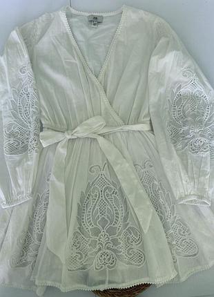 Сукня з вставками мережива та обʼємними рукавами river island розмір xs-s