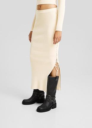 Крутая бежевая юбка миди в рубчик с шнуровкой по бокам трикотажная юбка с боковыми разрезами bershka m