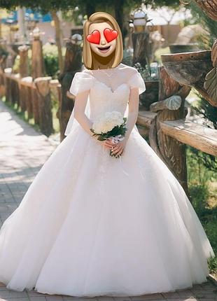 Весільна сукня , пишна , корсетна