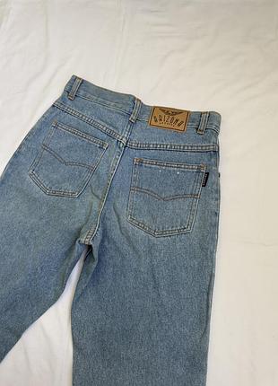 Жіночі джинси на високій талії