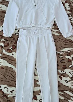 Детский спортивный костюм для девочки 10 лет.