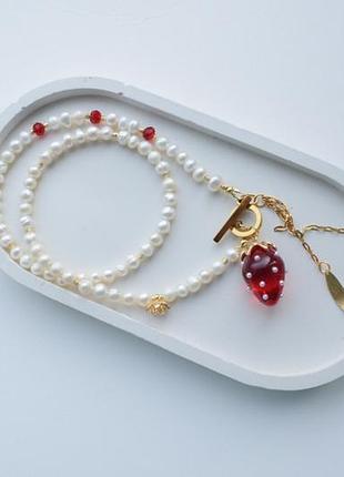 Жемчужный чекер с подвеской клубники, чокер колье из жемчуга, украшение с клубничной, колье в подарок девушке
