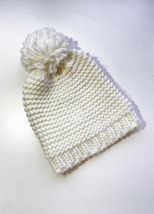 Шапка з помпоном жіноча