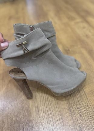 Босоніжки замшеві