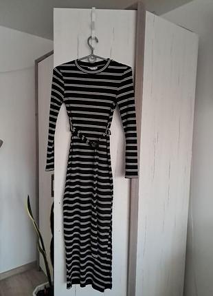 Довга сукня в рубчик