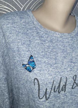 Мягкий красивый модный джемпер с бабочками