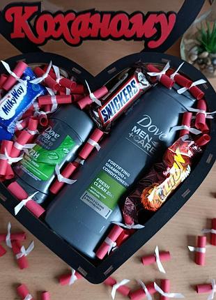 Бокс з цукерками та косметикою для чоловіка на день народження новий рік день закоханих (ar352)