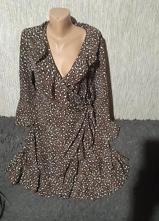 Фирменное платье на запах prettylittlething