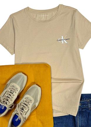 Женская базовая бежевая футболка с логотипом calvin klein оригинал