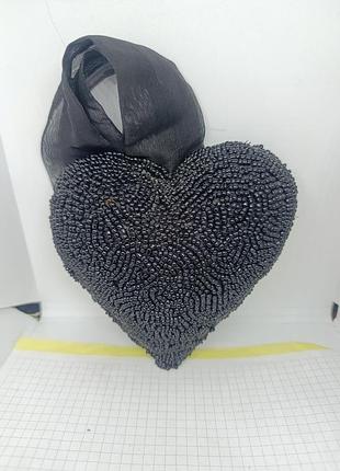 Декоративне серце вишите бісером. на підвісі.