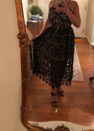 Вечернее платье "миди" ажурное на подкладке "нюд" a-силуэт, на бретелях