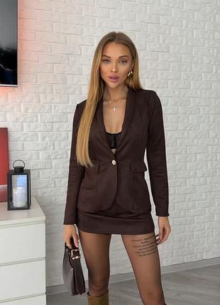 Жіночий шоколадний замшевий костюм: піджак та спідниця-шортики. замш щільний на трикотажі