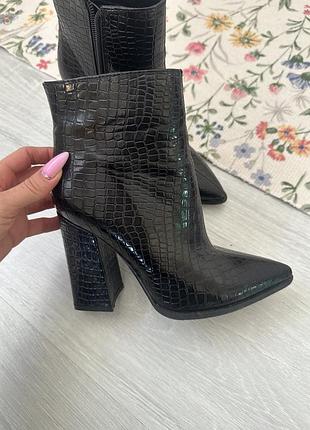 Жіночі черевики