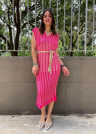 Трикотажна сукня з поясом