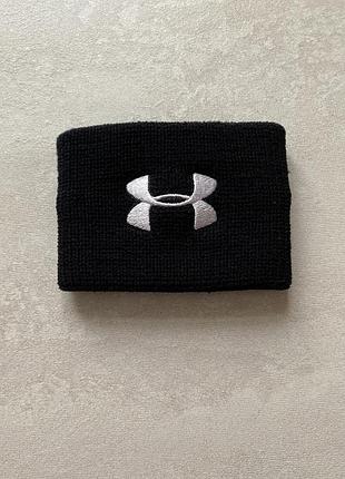Черный напульсник under armour performance wristbands
