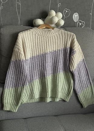 Ніжний та теплий светр