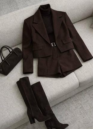 Шикарный, трендовый костюм