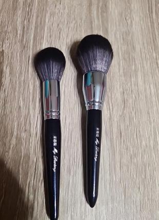 Щеточка для макияжа