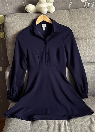 Красива сукня гарного насиченого синього кольору