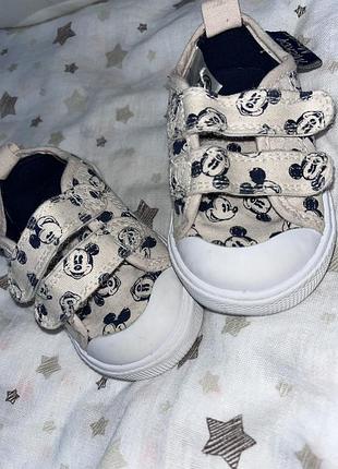 Кросівки дитячі 2