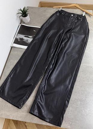 Брюки из кожзама
