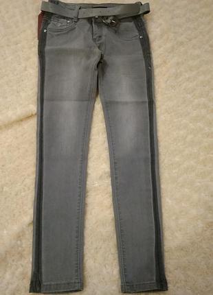 Нові джинси стрейч на дівчинку 8-9 років.