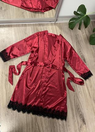 Атласний халат на запах з мереживом