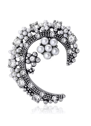 Брошь с бусинами и камушками