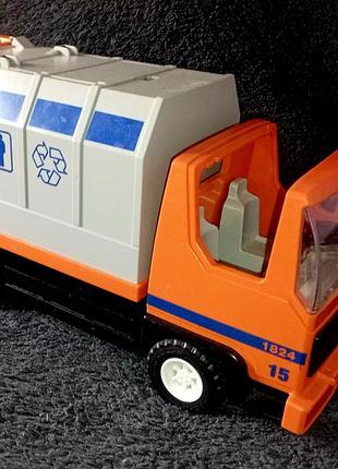 Мусоровоз playmobil.