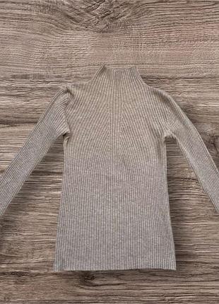 Тепла жіноча водолазка.